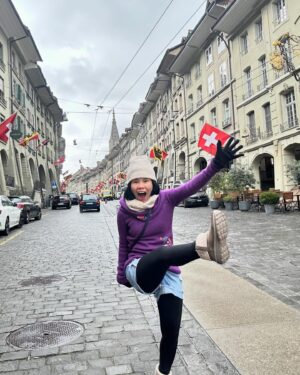 Rungrawan Tonahongsa Instagram - เบิร์นเมืองหลวงของสวิตเซอร์แลนด์
 ….ท่าสุดท้ายดูคล้ายเขียด😂 #switzerland #2024