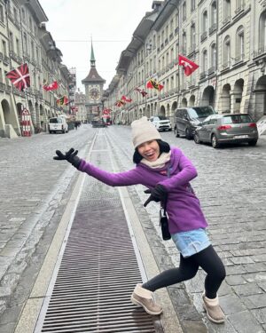 Rungrawan Tonahongsa Instagram - เบิร์นเมืองหลวงของสวิตเซอร์แลนด์
 ….ท่าสุดท้ายดูคล้ายเขียด😂 #switzerland #2024