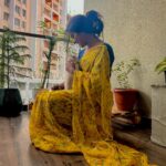 Rupali Wakode Instagram – Saree love❤️💛

#mobilephotography #sareelove #selfportrait #mobileclick #rupaliwakode #photoshoot #athome