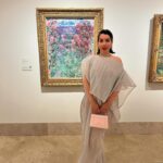 Ruth Lorenzo Instagram - Qué noche tan bella y tan especial abrazada por la magia del @museothyssen 🤍 Gracias @harpersbazaares por esta primera cita para celebrar la magnitud de la mujer en el mundo del arte🤍 #WomenInArt2024 💗✨ @rafapontessss Vestido @isseymiyakeofficial Bolso y joyas @bvlgari Zapatos @aquazzura Hair & makeup @pedrocedeno1