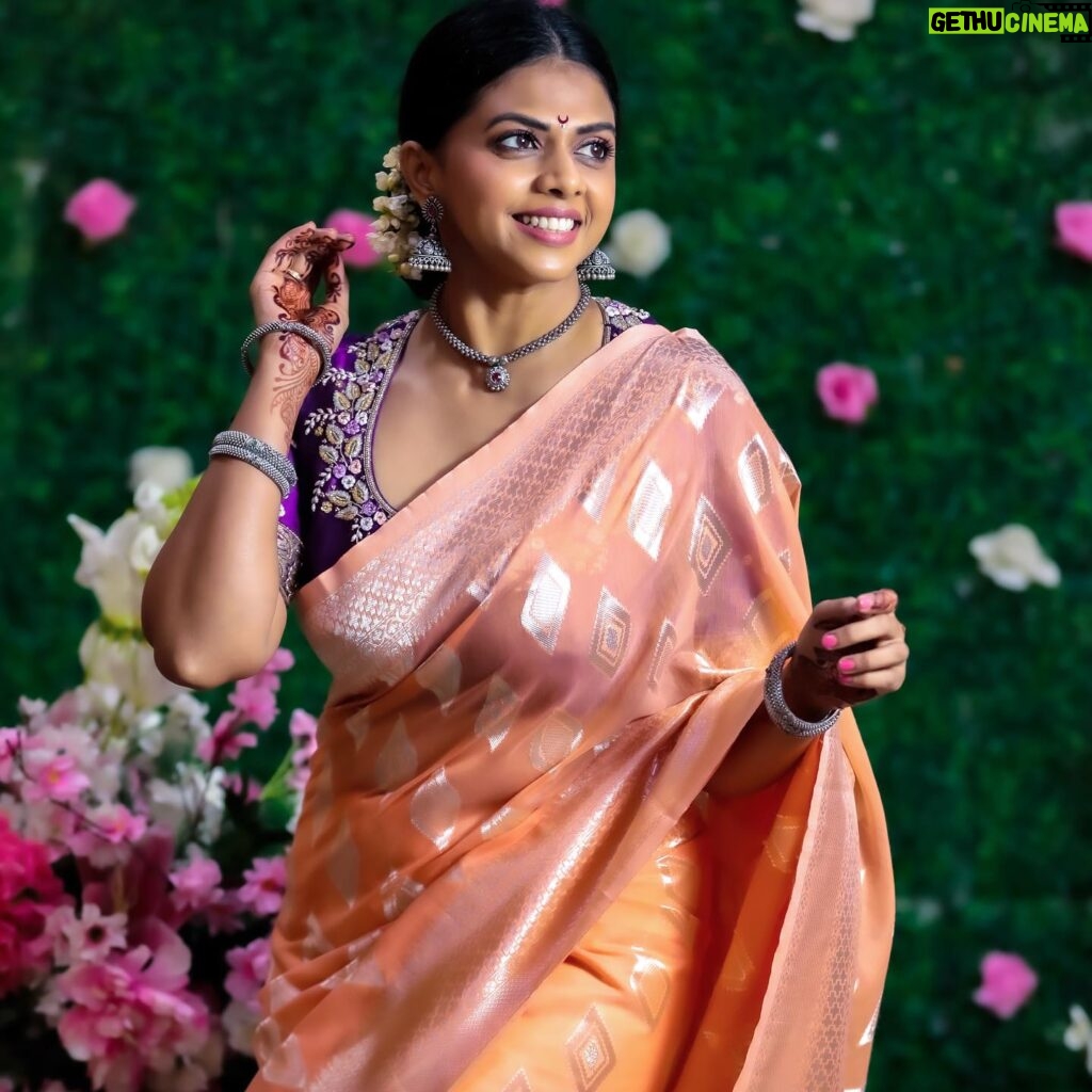 Rutuja Bagwe Instagram - #sareelover forever 🫶 blouse @liiyanna_designs #saree #sareelove #treditional #happyme #rutujabagwe