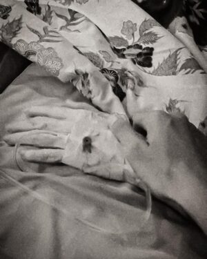 Ruzana Ibrahim Instagram - Last photo with nenek, the day she passed. I love you nenekiens. 🥲

28.6.1931 - 24.6.2021

Nenek would have been 90 today. May you be celebrating peacefully in the Garden of Heavens 🤍

اَللّٰهُمَّ اغْفِرْلَهَا وَارْحَمْهَا وَعَافِهَا وَاعْفُ عَنْهَا

Allahummaghfirlaha warhamha wa 'afiha wa'fuanha

“O Allah, forgive and mercy her. Save and forgive her.”

Al Fatihah 🌹