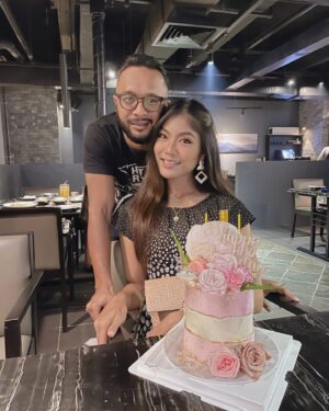 Ruzana Ibrahim Instagram - Still a lil overwhelmed by how I was spoilt rotten. 🤧 Thank you sayang for all that you do and for all that you have done @fadhilhui. I appreciate them all. Happy tummy Happy Birthday Girl. And thank you everyone for your kind wishes and warm thoughtful gifts. Yalls know who you are. Will grace some of you with my presence soon hehehehe 🤪

Love,

Your Favourite Lil Miss Scorpio

#1311
