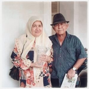Ruzana Ibrahim Instagram - Yesterday, I lost my only surviving grandparent left. As I witnessed the last 10 minutes of your life, I held your hand tight but gentle enough until your last breath. Sebak dan sayu di dada hanya Allah yang tahu..My Dearest nenek, returned to Her maker peacefully on Thursday Midnight, at home, the same way my dearest datukiens passed on surrounded by his family and loved ones. After experiencing a few losses in ur life, you realize tht ur coping mechanism in accepting this temporarily life and accepting fate matures you. Dlm erti kata lain, belajar utk redha. You learn to be in keredhaan but you will still feel pain and emptiness bcoz ur still human. But yet again, my heart is broken all over again as both, the builders of our strong family legacy and keepers of our family traditions have finally left us from this life, this world, for good. Tho we selfishly wish to have you around a little longer, but ur time has come and you are in a far better place now. Alhamdulillah pemergian nenek sgt tenang n I thank Allah for being gentle with you. Nenek, being the root and core foundation on instilling religion and grounded family values, I am forever grateful for the wisdom and life lessons taught for we were blessed with the most supportive, protective and loving grandparents who have showered our lives with their infinite warmth and grace and painted too many memories in our lives. The amount of love, respect and adoration towards each other, is like no other which has always been and will always be something I look up to for the rest of my life. I pray tht Allah keeps you both safe with His Love & Mercy n that you get to finally be reunited in the eternal life in Jannahtul Firdaus. May we all get to be together once again one fine day, in the akhirah, in sya Allah.

I love you so much nenek. I love you both very much and I love my mama too, dunya akhirat. Nenek, datuk, mama akan sentiasa dlm ingatan dan doa Ruzana. Forever missed. Forever cherished. 

Innalillahiwainnailahiraji'un. Al Fatihah buat Hajjah Sharifah Annie Zam Binti Syed Ibrahim (my precious nenek), Haji Hood Bin Haji Ahmad (my beloved datuk), & Wan Juliah Binti Haji Hood (The Queen of my heart)🌹