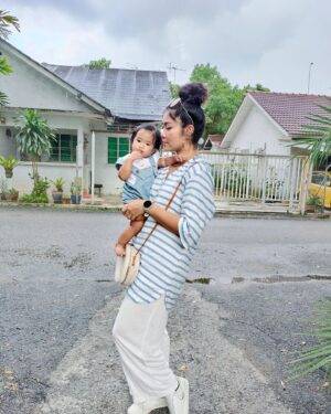 Ruzana Ibrahim Instagram - Bismillahimasyaallah

Alhamdulillah for yet another year. This time hits different on so many levels. Somehow, it just doesn't feel quite right to be celebrating with all that's happening in the world right now. With my partner in crime being thousands of miles away, Probably it's a blessing in disguise to a mellow yet humbling day spent with just my Little Scorpio, a quick drop by to check on things at work and a slice of cake as acknowledgement 🥲 I'm Just thankful and grateful for life, my family, my child, my cats, a roof over our heads, a safe place I call home, the opportunity to start a new family venture and the little things I've been taking for granted knowingly and not knowingly. I appreciate those handful of people who have kept me in their thoughts, wishes and prayers too. You know who you are ✨ Happy Birthday lil Miss self, May Allah keep you forever blessed, humbled, grateful and steadfast in your deen as you keep on thriving and trying to reach for the moon and stars while keeping it all balanced and trying your utmost best by grounding yourself to your roots 🥹 May He hear all your dreams, doas, wishes and heart desires for He is the All Knowing All seeing, noone else but Him 🤲🏼🙏🏼❤️
