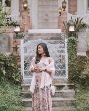 Ruzana Ibrahim Instagram - Tho super short, a lil getaway is all it takes to make this momma, her tum tum and haywired hormones happy 🤍 Glad we took that one last random spontaneous trip while le hubs was back for a short while, before the word 'spontaneity' vanishes from our dictionary, atleast for the next few moons 🤭

Dress by : @9months_maternity 🌼

#babymoon #justlikethat #34weeks #fadhilzanatravels