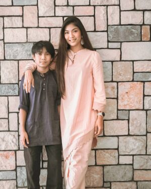 Ruzana Ibrahim Instagram - Salam Aidilfitri from me, the husbr, and the baby broder. 😌