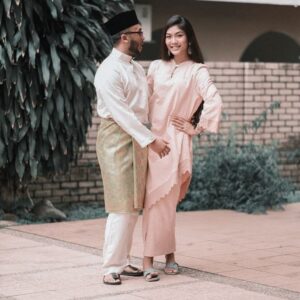 Ruzana Ibrahim Instagram - Salam Aidilfitri from me, the husbr, and the baby broder. 😌