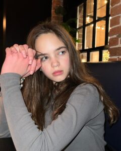 Actress Ryan Kiera Armstrong HD Instagram Photos and Wallpapers May 2024
