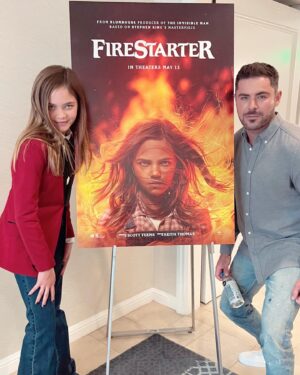 Ryan Kiera Armstrong Instagram - What are the chances? 🥰🥰🥰 #dads #firestarter #thetomorrowwar #universalstudios #amazonprime #zacefron #chrispratt 💛💛💛