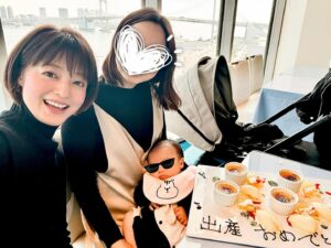Ryoko Kobayashi Instagram - .
少し前のお祝いごはん。
ぴぇぴぇしてた妹がママだなんてね🤱
いつもお邪魔するレストランの皆さまのおかげで
ベビーと初めての外食ができました😌
美味しくて、景色も良くて幸せ〜☘️
ありがとうございます♡

そして、今日はようやくみなさまにお知らせ📢
ずっとお伝えしたくて、今日のこの日を待ってました😌💕
NHK 2024年度前期 4月1日(月)〜
連続テレビ小説 第110作『虎に翼』
久保田聡子 役で 出演します。寅子の先輩です🐯
祖母が生きていたら、どれだけ喜んでくれただろう
こんな日を迎えられて、嬉しいです。
みなさま楽しみにしていてください。
