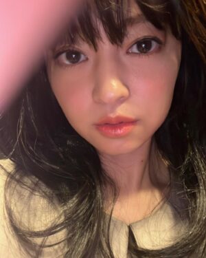 Ryoko Kobayashi Instagram - .
え、誰？って思った？
うん、私も思った…！😂

撮影で色々模索してもらってます🤔
地毛が伸びたり短くなったり
そんな力があればいいのにね。

ABCテレビ系ドラマ
『18歳、新妻、不倫します。』
放送始まってます。
よかったら。

#18歳新妻不倫します #これは別の作品
