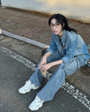 Ryu Da-in Instagram - 나들이✌🏻