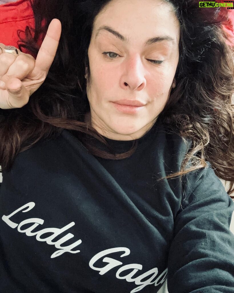 Sónia Tavares Instagram - Quem tenha conseguido estar doente todas as semanas desde novembro, ponha o dedo no ar ☝️