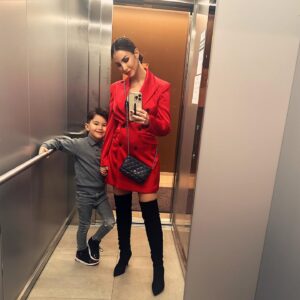 Sıla Şahin Instagram - Hellooo 2024 ! 🙋🏻‍♀️
Wünsche euch allen ein wunderbares neues Jahr ! 🍀 
Ich wünsche mir am meisten Frieden auf dieser Welt 
🌎🕊️💫🙏🐞🧿 ✨🤍
#familygoals #vacation #auszeit #silvester #peace ✌🏻