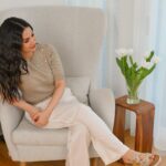 Sıla Şahin Instagram - Easy Styling with Chag aus meiner Palado @paladoshoes Kollektion Wie gefällt euch der Look ? #ichliebeglitzer #palado #chag #schönbequem #todaysfit #gold Anzeige Mit dem Code : SILA20 spart ihr 20% ! Nur noch bis zum 30.4 !
