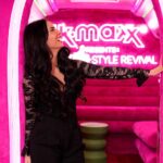 Sıla Şahin Instagram - Hello Fashion Lovers ! Morgen läuft die 2. Folge von @daisydeeofficial Style Revival für @tkmaxxde schaltet ein um 12.30 bei @sixxtv oder @joyn.de Ich hatte die Ehre dabei zu sein und die wunderschöne Suzan zu treffen und wir hatten wirklich Spass . Bin gespannt was ihr zum Look sagt . 💗 Make-up by @krissivanderviven Outfit by @ninajensenstyling