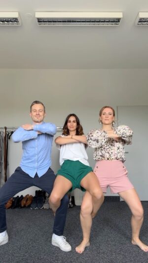Sıla Şahin Instagram - Endlich angekommen 😜 #newmember #cast #crewlove 
@alleswaszaehlt @marcdumitru @diesilasahin @ania_niedieck 
#firstreel #goesviral #trendingreels