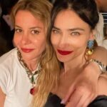 Saadet Işıl Aksoy Instagram - Şu yağmurlu günde sezonun ilk tatili için teşekkür zamanıdır. 🐳Nezaketleri ve misafirperverlikleri, kızımın diyetine ve günlük programına uygun isteklerimdeki kibarlıkları ve çabaları için @thebodrumedition ekibine, müthiş bir ekiple müthiş bir 3 gün organize ettikleri için @magnetquarterly ve @oberon.comm a çok teşekkürler. Hasta olduk ama yılmadık, yine de o buz gibi suya anne-kız ikimiz de girdik, çok eğlendik, çok güldük ve durmadan şarkı söyleyip dans ettik, tüm bu güzel anlar için de her an şükrettik. 🌻🐝🐞🦋☀️