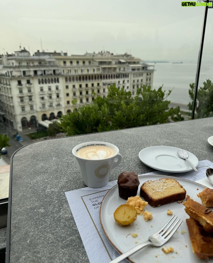 Saadet Işıl Aksoy Instagram - Bir tatlı huzur almaya geldik Selanik’te.. 😉❤️💃🏻