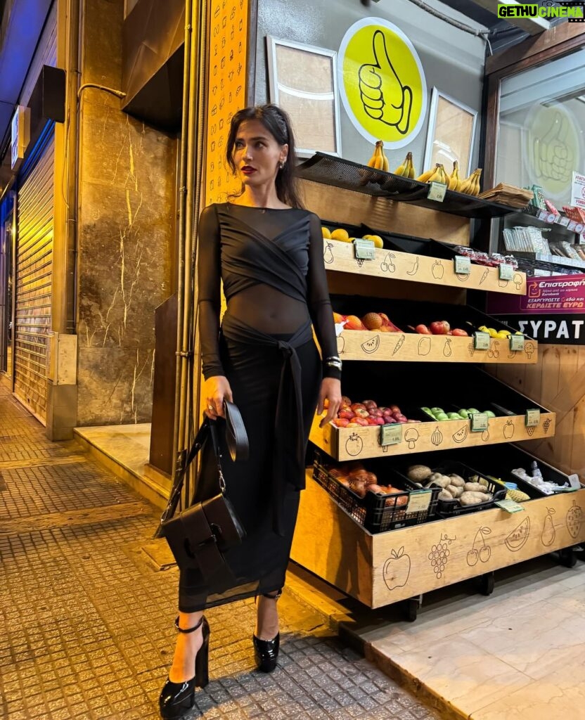 Saadet Işıl Aksoy Instagram - Bir tatlı huzur almaya geldik Selanik’te.. 😉❤️💃🏻