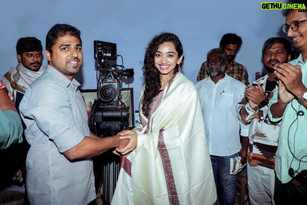 Saanve Megghana Instagram - Here’s your Telugu Ammayi doing her Tamil debut!! Need all your wishes and blessings for our film! 🙌❤️ @cinemakaaran_off @rajeshwarkaliswamy @manikabali87 @guru_somasundaram #tamil #tamilcinema #newfilm