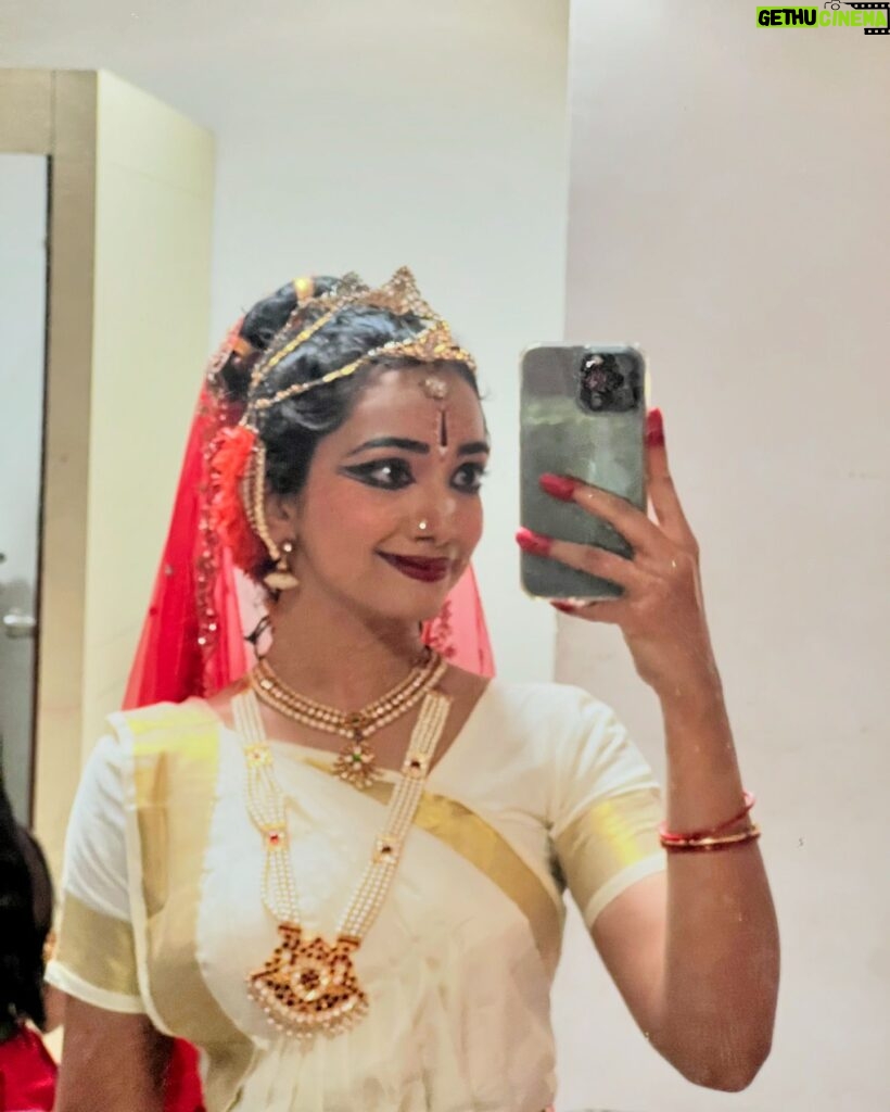 Saanve Megghana Instagram - SHOWCASE OF RAMAYANA! Honored to play Sita Devi in one of the sequences. 🙏 Thank you @studentsofsumadhura for this opportunity. Thank you @sravyamanasa garu and @goutham_maheswar sir for pushing me to do my best. Had a great summer workshop at @ira_studios_india 🫶🏻 PC : @malavika.nambiar ❤️ #Ramayana #Sita #Play #Drama #Dance #Stage #BTS #instagram