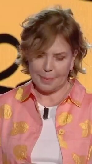 Sabina Guzzanti Instagram - Parlare coi fasci 1. Per chi vuole vedere il monologo intero da oggi lo trova sul mio canale YouTube https://youtu.be/2KvUlU6c0MM