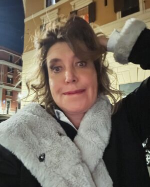 Sabina Guzzanti Instagram - Stasera sono a 8emezzo sempre per #anonnimus ma anche #meloni il 22 esce l’audio libro letto da me 🕵️‍♂️