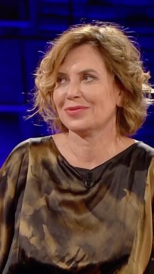 Sabina Guzzanti Instagram - Un tipico esempio di quando la realtà supera la satira con breve imitazione a rincorrere