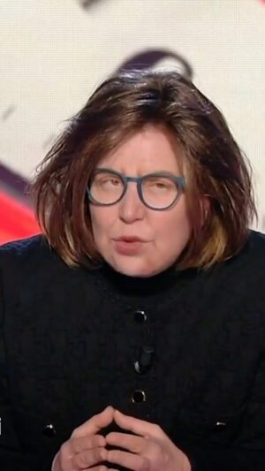 Sabina Guzzanti Instagram - Se volete vederlo tutto è sul mio canale YouTube https://youtu.be/yIrkVTFQZ4E. Tra un po’ riprendono le tarantelle e non so per voi ma non sono state vacanze riposanti ammesso che siano state vacanze