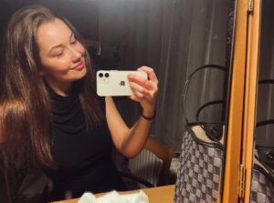 Sabina Rojková Instagram - Už jen dvě představení do konce roku, přijďte! Hezký večer🎭❤️