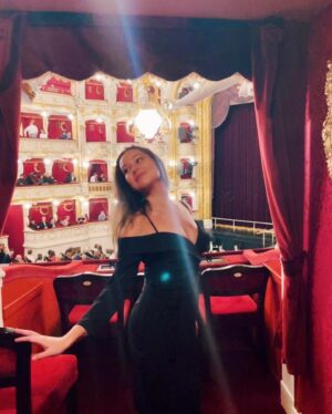 Sabina Rojková Instagram - Včerejší premiéra ve Státní opeře. Děkujeme @viktor_javorik za krásný zážitek a gratulujeme👏 #plesvhotelusavoy #statniopera