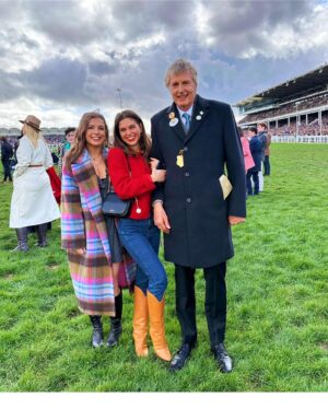 Sabrina Bartlett Instagram - What a day ❤️🐎

Thank you @thejockeyclub @cheltenhamraces