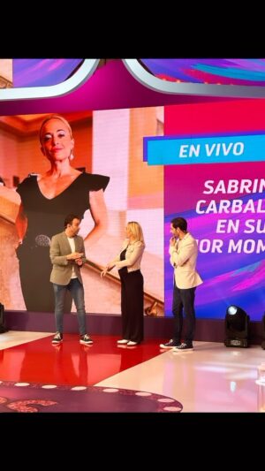 Sabrina Carballo Instagram - INTERVIEW📺 🤰
@socioseltrece 
@eltrecetv 
AMO ir al canal y reencontrarme con tantos compañeros!!…😁
Gracias @rodrilussich - @adrianpalla  y a todo el equipo por la buena onda🫶

—————————————————————————————
@roshmoda 👗
@maybe.zapatos 👢 🩷
@coquettenailsba 💅