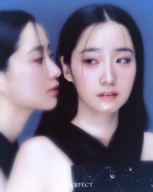 Sabrina Cheung Instagram - 與 @imperfect_mag 從新歌《講呀講呀》切入討論愛情，然後又從厭世代聊到年輕人物欲低下和躺平的現象，短短的訪問涉獵了很多的話題。（很跳，很切合我本人( ̀⌄ ́)

發現自己是個很喜歡做訪問的人，總是可以在表達自己想法的同時好好整理一下思緒，或者重新檢視自己正處於一個如何的狀態和階段。

make up by @_chansan_ 
hair by @keith_wong_hair 
photo by @ssamtso 
styling by @natalietang