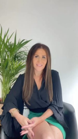 Sabrina Perquis Instagram - Souvent j’entends: « c’est délicat , je suis mal à l’aise, je ne sais pas quoi dire … »

restez vous même avec votre présence et votre amour … ❣️✨