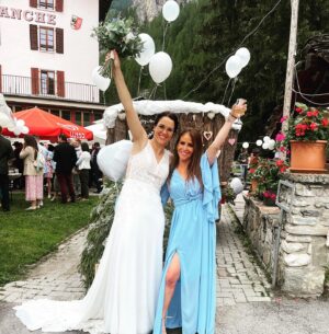 Sabrina Perquis Instagram - #wedding des copains 🥰 , un Mariage 🇨🇭absolument sublime bien différent de ceux que j’ai l’habitude de vivre … dans un cadre incroyable et surtout loin de tout ….! À votre amour mes chéris @maury_emilie @florianpannatier ❤️ #evolène #suisse @myvaldherens