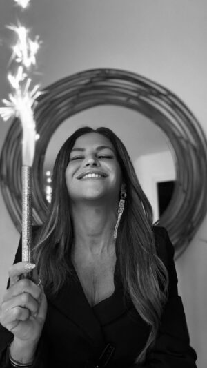 Sabrina Perquis Instagram - ce qui compte c’est de savoir célébrer la vie en toute circonstance ….Je voulais vous  remercier chaleureusement pour vos messages d’anniversaire.

Aujourd’hui, j’avais un Check up poumons et visite avec la cancérologue, on ne pouvait malheureusement pas caler ça sur une autre date, mais ma journée fut quand même « bonne » et j’avais le meilleur soutien avec moi ce lui de mon fils qui a posé une journée pour m’accompagner… ❤️❤️❤️

#birthday