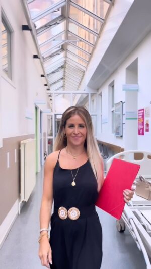 Sabrina Perquis Instagram - 8 jours après ma deuxième petite intervention (conisation) du col de l’utérus, tout va très bien, pas de douleurs pas de saignements, on attend les résultats en espérant que je sois tranquille avec ça maintenant… 

L’occasion de rappeler l’importance des check-up à tout âge … 
 … Nous avons tous des quotidiens chargés les femmes, les mamans, les hommes, les papas, les jeunes qui pensent qu’il n’est pas indispensable de se surveiller …. C’est faux  à chaque âge son Check up et une surveillance adaptée 20,30,40,50 … … 
ne vous négligez pas , certains problèmes de santé  ne manifestent pas de symptômes et sont pourtant très sérieux … 
On deconne pas les amis votre santé dépend surtout de vous … 
Alors faites vous dépister et surveillez vous ✨🙏

#santé #checkup #papilloma #papillomavirus #femme #conisation