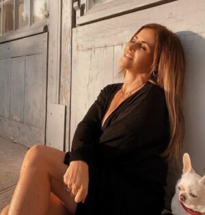 Sabrina Perquis Instagram - Le bonheur après avoir surmonté une épreuve est comme un rayon de soleil après une longue tempête. C'est un trésor précieux, une victoire sur l'adversité, une renaissance de l'âme.

Chaque épreuve que nous traversons est une leçon en soi ou  il est essentiel de garder à l'esprit qu'aucune épreuve ne dure éternellement. 

C'est une vérité indiscutable et c’est ce que je me répète tjr en boucle, même  les jours les plus sombres finissent par céder la place à la lumière.

Ça fait du bien de souffler, ça fait du bien de se sentir repartir . Rien ne peut égaler la profonde gratitude que l'on ressent lorsque la santé est récupérée, 

🌞❤️ #Bonheur #Résilience #JoieDeVivre
