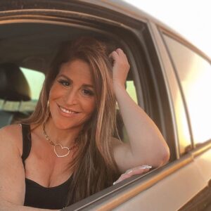 Sabrina Perquis Instagram - On dit que : "C'est la lumière du soleil qui révèle la beauté du monde comme notre lumière intérieur révèle la notre."

Ce n’est pas de moi , mais j’aime bcp cette phrase … 

J’espère que vous avez passé un bon week-end 💫

Rien à voir mais je suis en pleine réflexion capillaire… 
le blond me manque si vous avez un avis pour m’aider dans cette question existentielle 😅…

✨✨✨