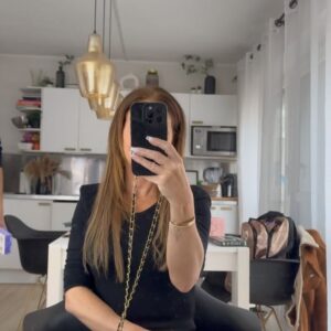Sabrina Perquis Instagram - New me ✨ Résumé du week-end des fleurs 😍 et une nouvelle couleur/coupe de cheveux by my favorite secret partner @glamorgan.hair … je suis trop fan de la couleur 😍

J’espère sue vous avez passé un bon week-end
