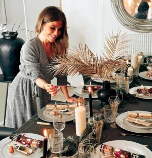 Sabrina Perquis Instagram - Après avoir préparé ma table pour 15 … je viens vous souhaiter  un bon réveillon ✨que cette soirée  soit remplie de douceur et de tendresse et de magie ..une pensée pour ceux qui sont seuls sans oublier les héros de l’ hôpital et aux , patients  porteurs d’une force incommensurable….