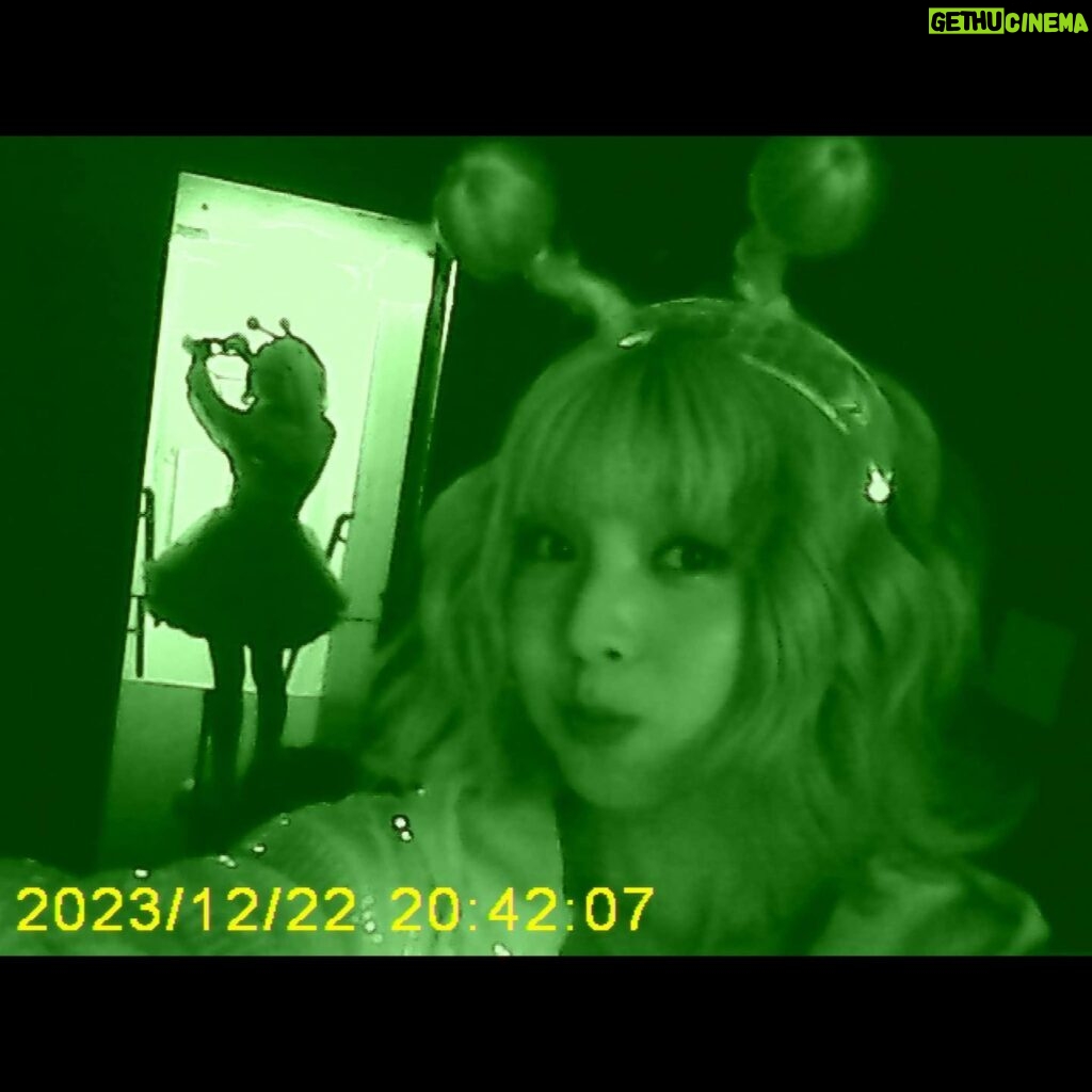 Sabrina Ng Instagram - 完Show13場💖 #finallyok 聖誕快樂🎄 分享冬至Hello Kitty相機10/229照🥰