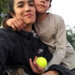 Sabrina Ouazani Instagram - Les copains , copines J-7 Voici la Bande Annonce de Mica d’ @ismaelferroukhi qui sort au Cinéma le 22 décembre . Tournage incroyable à Casablanca et apprentissage du Tennis 🎾 Quel kiff c était , hâte que vous découvriez @inan_zakaria 🤍 et hâte d’avoir votre avis 💚