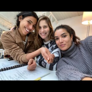 Sabrina Ouazani Instagram - 🚨🚨🚨 On est de retouuuuuuuuur pour une Quatrième saison ! Et cette fois ci ce sera vraiment la dernière donc on compte sur vous ❤️🥳❤️

@netflixfr 

Ps : 🐠 On est quel mois déjà ? 😏