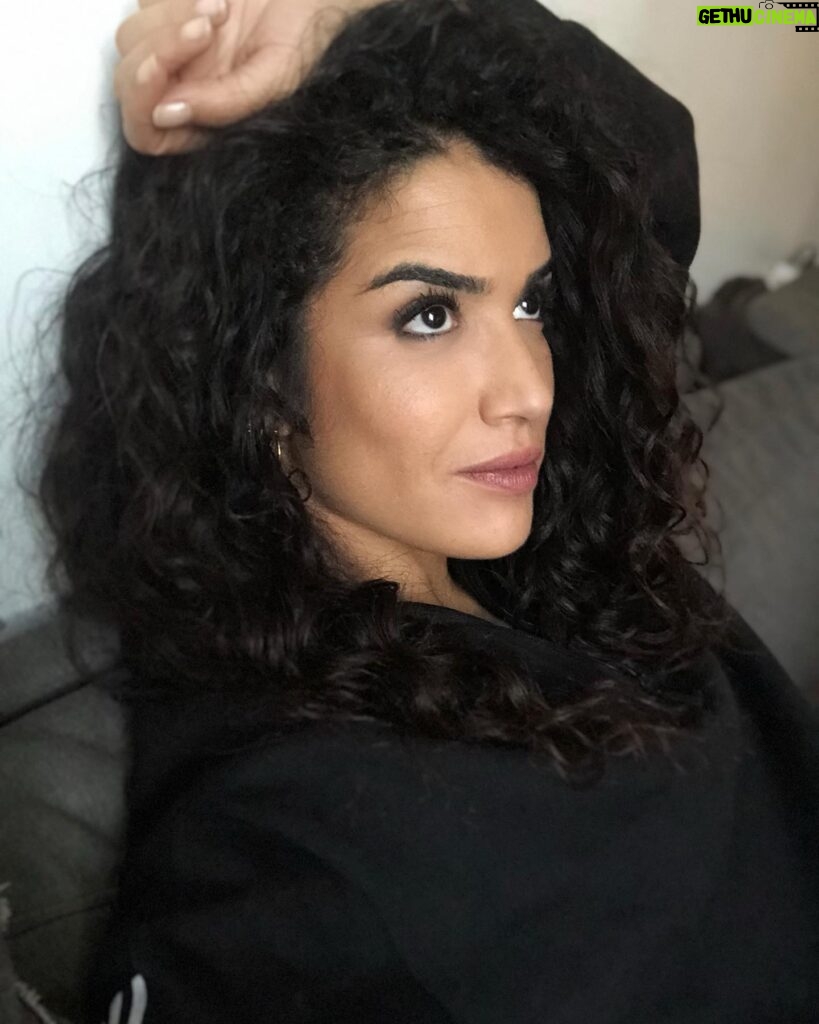 Sabrina Ouazani Instagram - 🖤