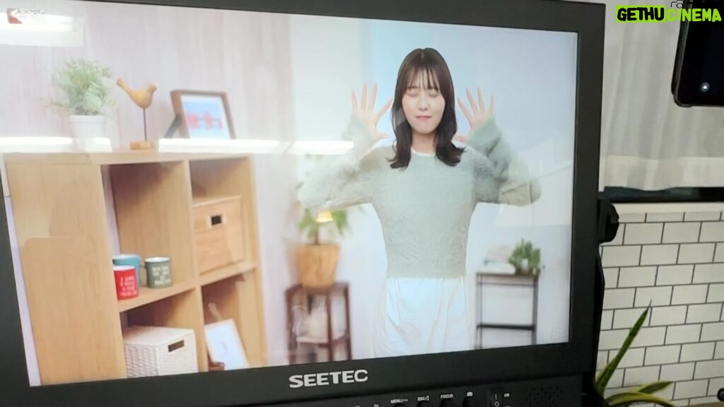 Sachika Nitta Instagram - お知らせです🏘️✨ 本日から放映の お部屋探しアプリCANARY のテレビCMに出演させていただいております。 家族もよく見とったCMに…嬉しい。 CMで歌わせていただいたのは初めて！笑 この動画以外にも全６パターンあるので是非お楽しみに〜！ ご存知の方もおるかもしれんけど… 特にダンスが下手っぴ😳 撮影当日は振付師さんにも支えていただきながら無事楽しく撮影を終えました🫶🏾 やから、みんなも観てみまっしね！ ほんで、使ってみまっしまー！ 地元の方言使わせていただいたのも嬉しいなぁ♩ どきまぎなオフショットも、かなりイイ？笑 TVCM（石川・関西・福岡・新潟・愛媛）に加えて、TVer / AbemaTV / YouTube (GoogleAC) にて全国配信です🦜