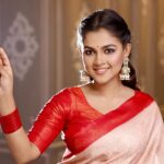 Sadia Ayman Instagram - কি দিয়ে অর্ঘ্যপাত্র সাজাইলে দেবী? তোমারে পাইবো আঁখিতে আঁখিতে… Saree from @ayifuslifestyle Earrings from @noyonabd Makeover by @zahidkhanbridalmakeover Photography by @mh_bipu